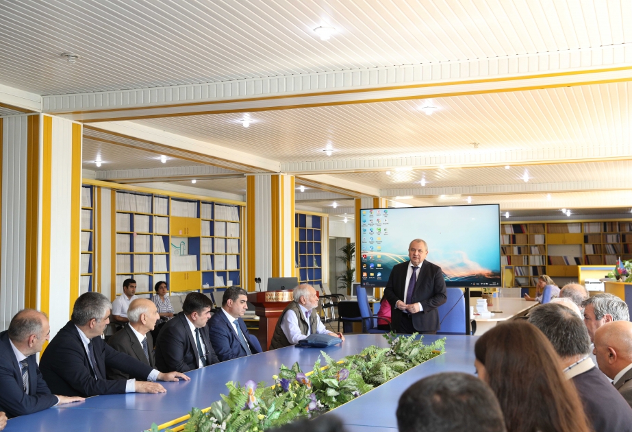BDU-nun Meksikada çalışan tanınmış məzunu Fizika fakültəsində seminar keçirib