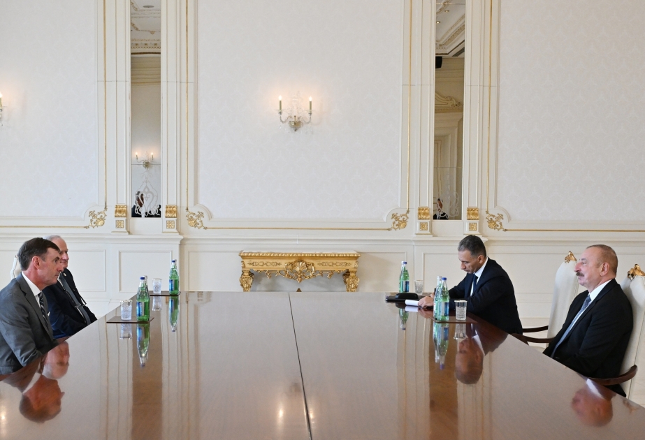 伊利哈姆·阿利耶夫总统接见国际宇航联合会主席