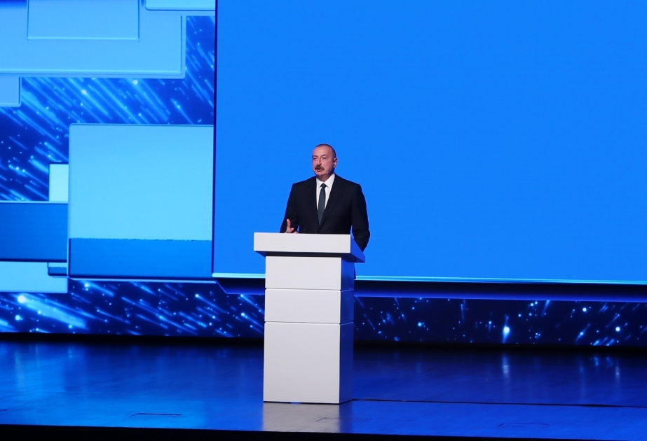 El Presidente Ilham Aliyev revela ciertas cifras relativas a los indicadores de desarrollo de Azerbaiyán en el Congreso Astronáutico