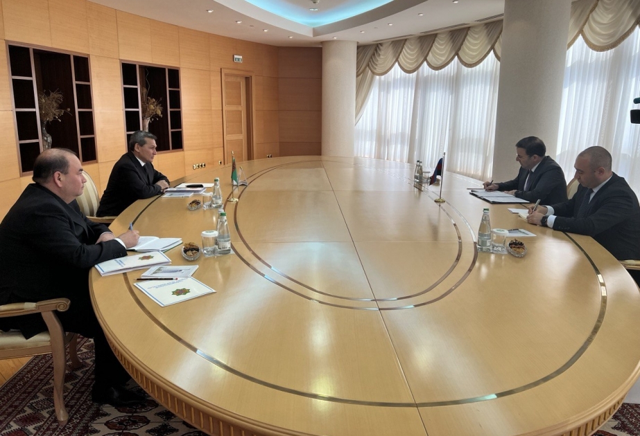 Azərbaycan səfiri etimadnaməsinin surətini Türkmənistan XİN başçısına təqdim edib