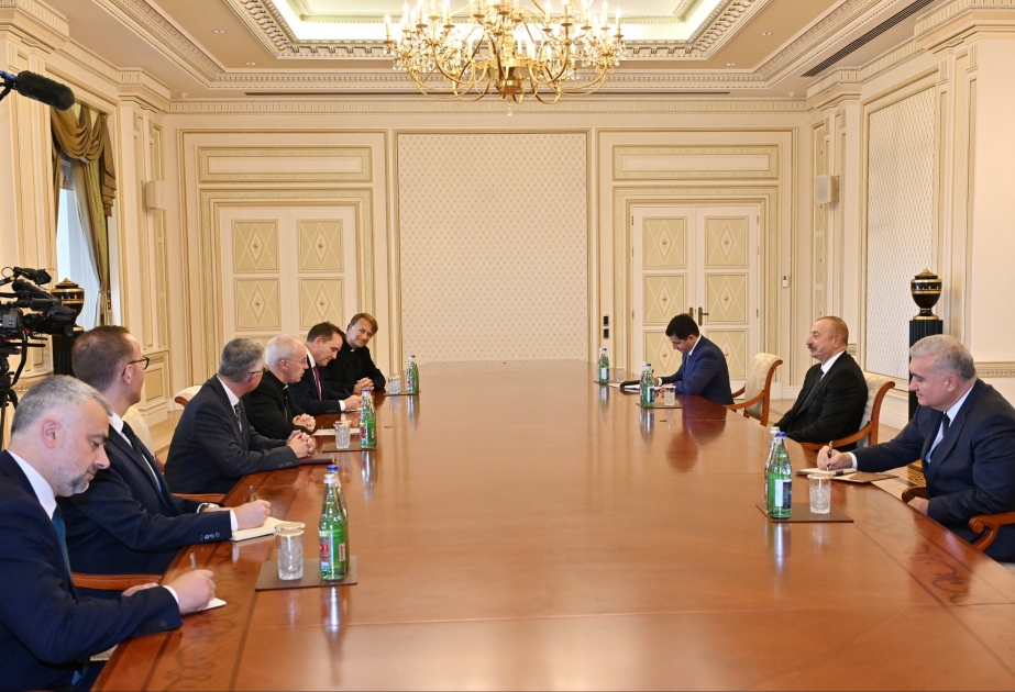 伊利哈姆·阿利耶夫总统接见普世圣公宗精神领袖