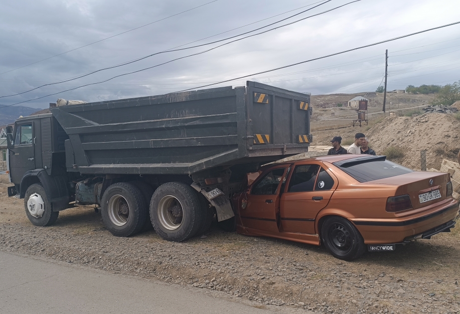 Tovuzda BMW “KamAZ”a çırpılıb