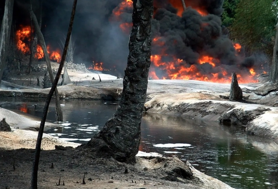 Nigeriyada qanunsuz fəaliyyət göstərən neft emalı zavodunda baş verən partlayışda 37 nəfər ölüb