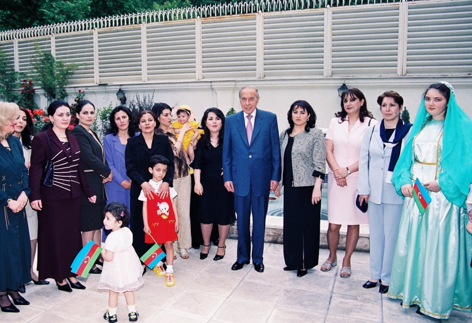 Moments of life given to the people: May 2002