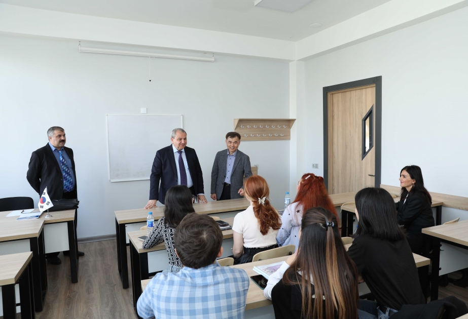 Koreya Qabaqcıl Elm və Texnologiya İnstitutunun alimi BDU tələbələri ilə görüşüb