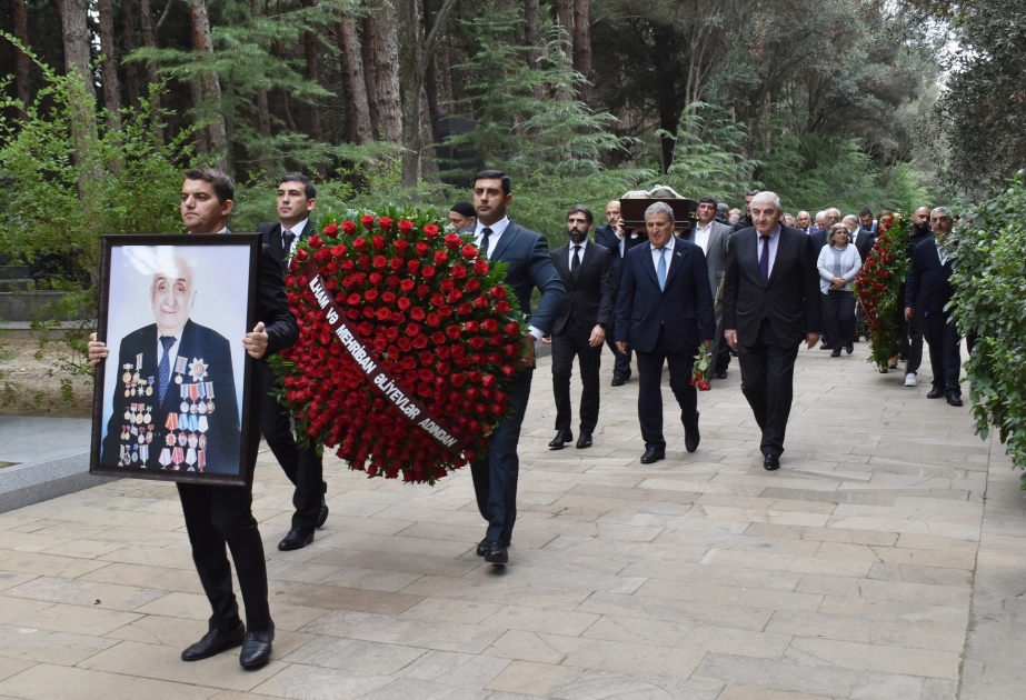 Первый вице-президент SOCAR Хошбахт Юсифзаде предан земле на Аллее почетного захоронения ВИДЕО