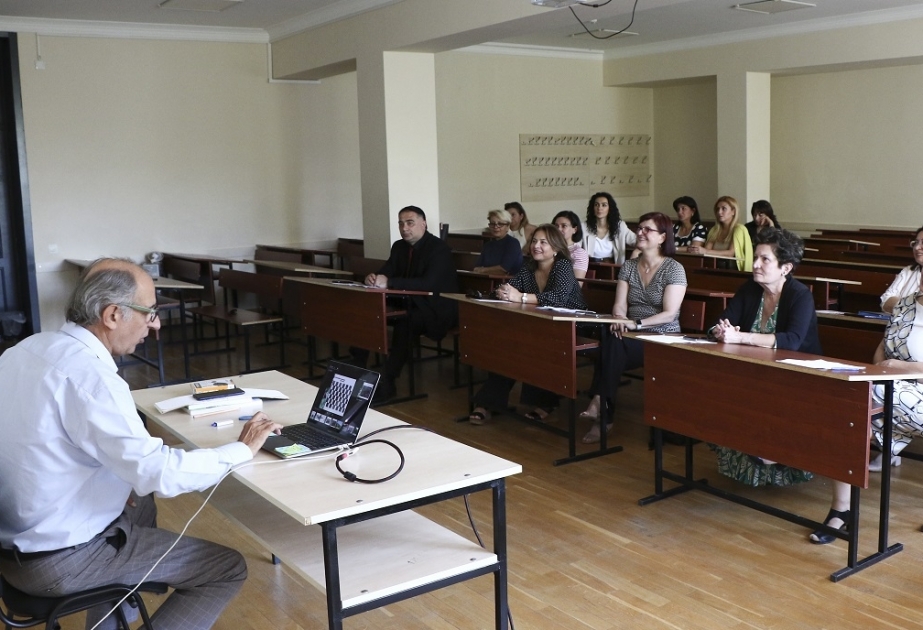 Türkiyəli professor AzMİU-nun müəllim və tələbələri ilə fikir mübadiləsi aparıb