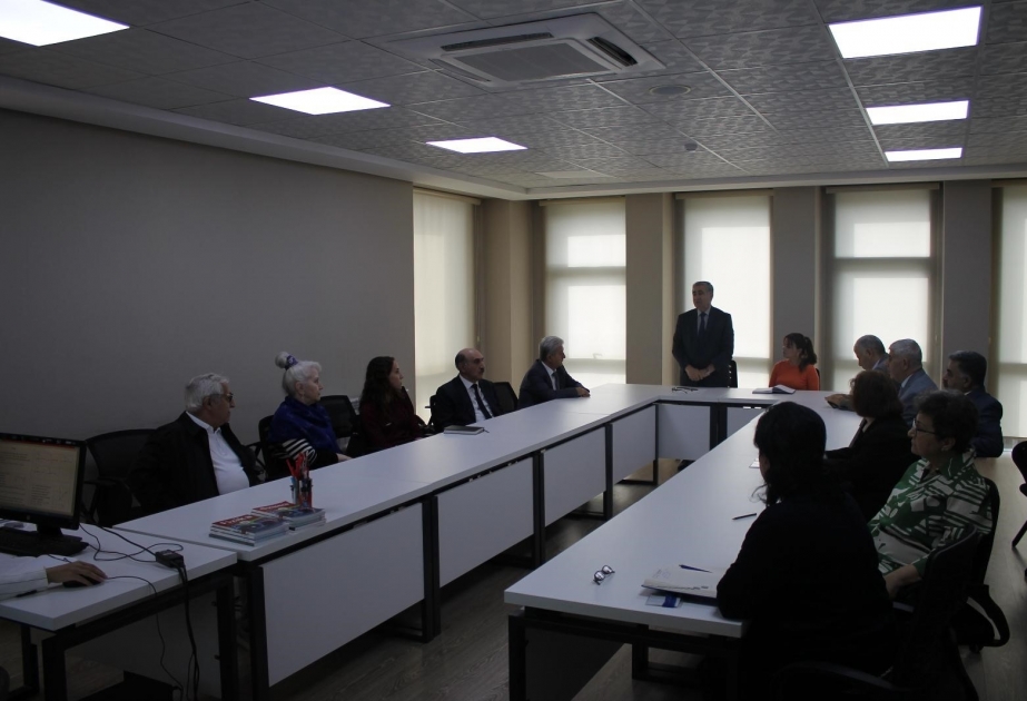 DİM-də fizika və rus dili fənləri üzrə imtahan proqramları müzakirə edilib