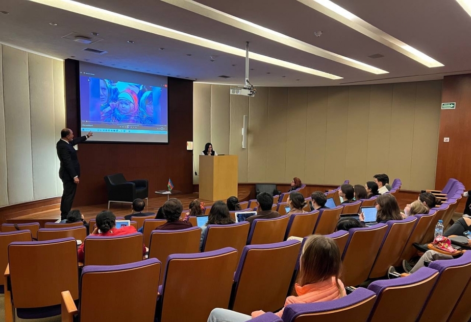 Embajador de Azerbaiyán explica la realidad de Karabaj a los estudiantes de una prestigiosa universidad mexicana