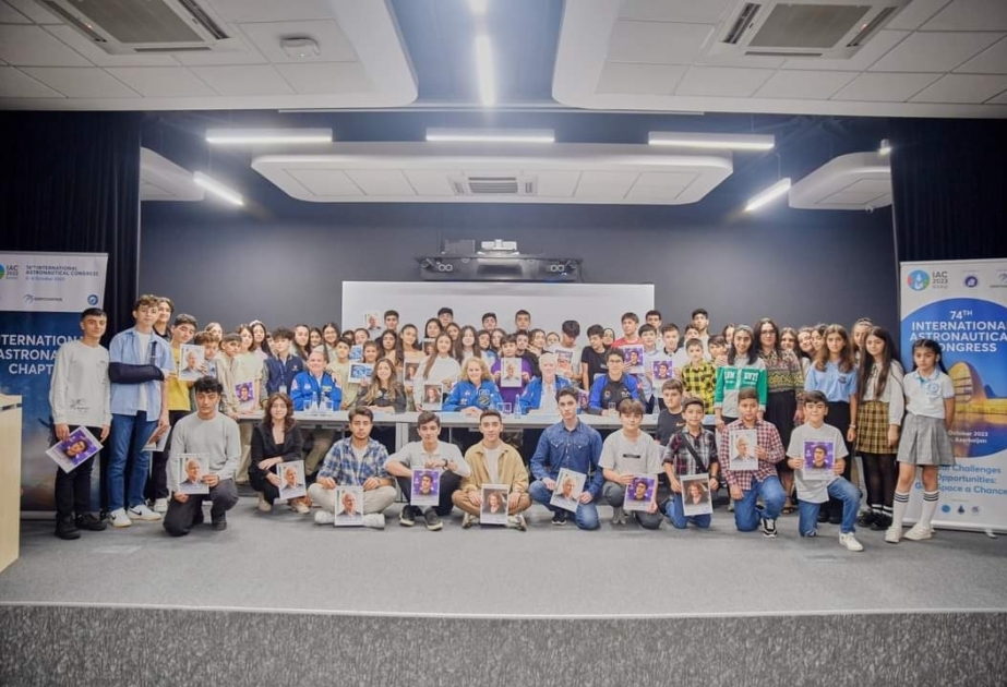 Astronautas celebran encuentros con estudiantes y escolares en Azerbaiyán