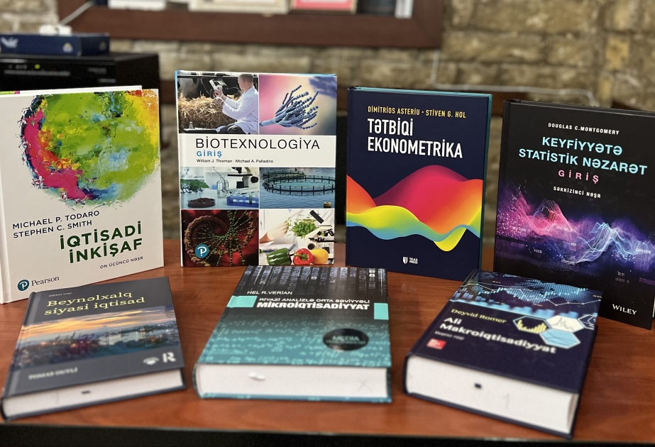 İki yüzədək nəşr UNEC-in kitab fonduna hədiyyə olunub