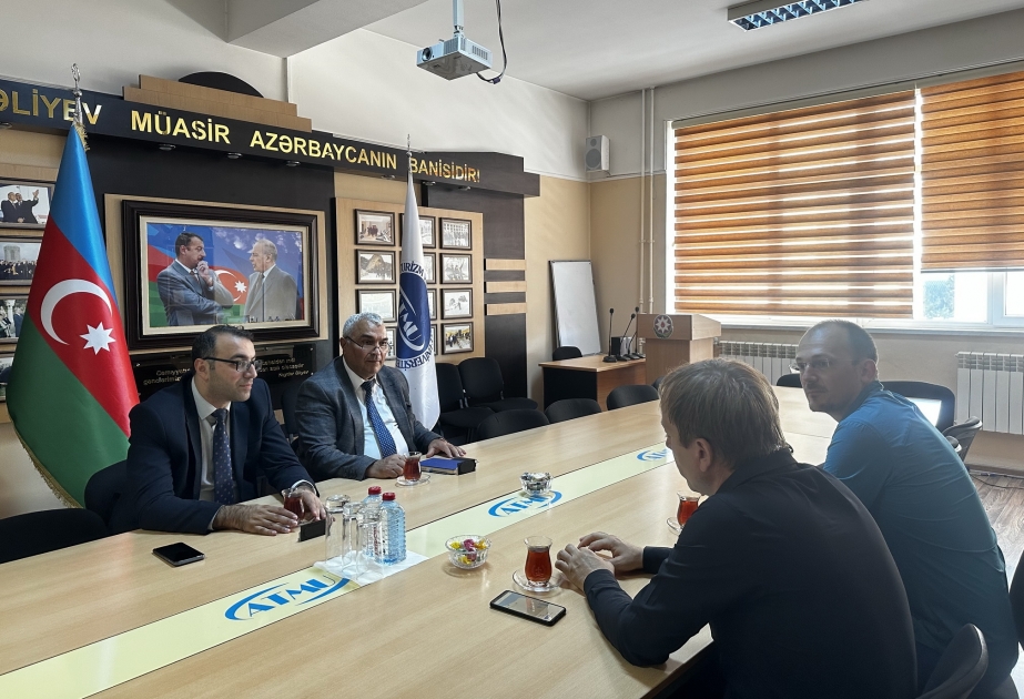Rumıniyalı mütəxəssislər ATMU-da turizm sənayesində risklər barədə mühazirə keçiriblər