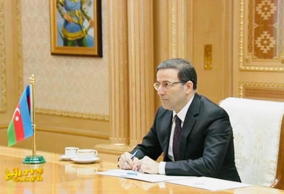 Azerbaijani ambassador presents his credentials to Turkmen President