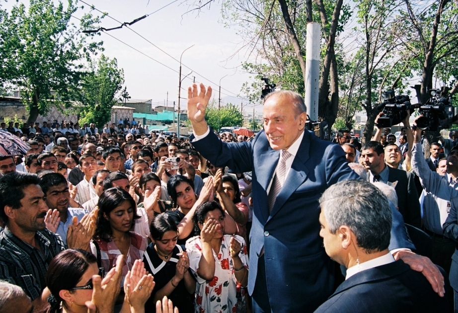 Moments of life given to the people: June 2002