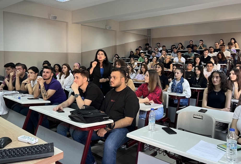 AzMİU-nun müəllimi Türkiyənin Ege Universitetində ingilis dilində mühazirə oxuyub