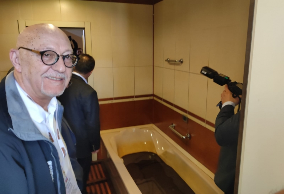 Xarici qonaqlar Naftalan nefti ilə yaxından tanış olublar