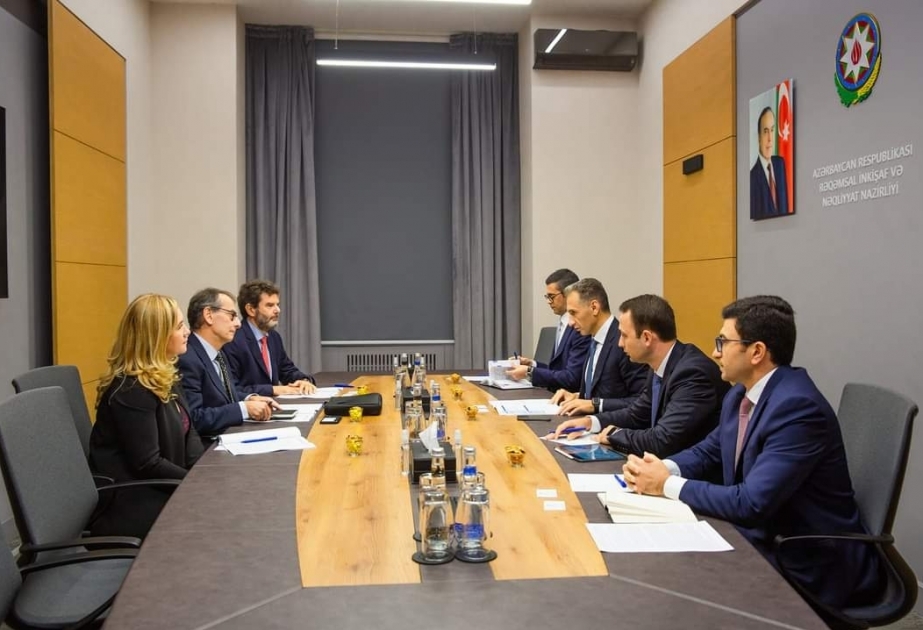 Azerbaiyán y BERD debaten la cooperación en la digitalización del metro y el transporte ferroviario