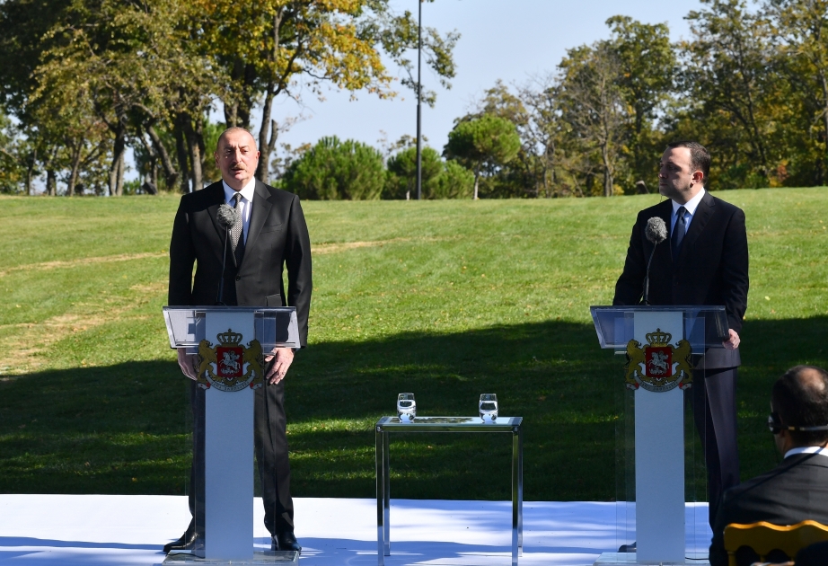 Presidente: "Si la parte armenia manifiesta su acuerdo, los jefes de los órganos competentes de ambas partes podrán celebrar reuniones bilaterales y trilaterales en Georgia"
