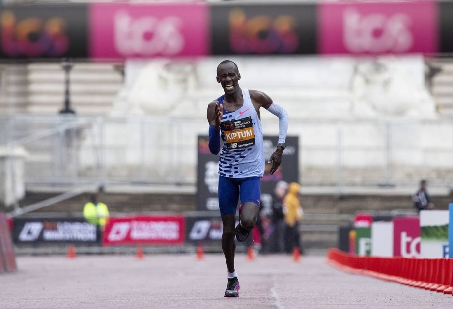Keniyalı atlet marafon qaçışı üzrə dünya rekordunu yeniləyib