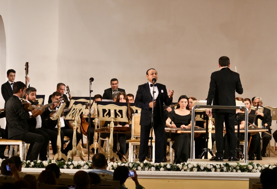 Filarmoniyanın səhnəsində Azərbaycan Dövlət Xalq Çalğı Alətləri Orkestrinin konserti təşkil olunub