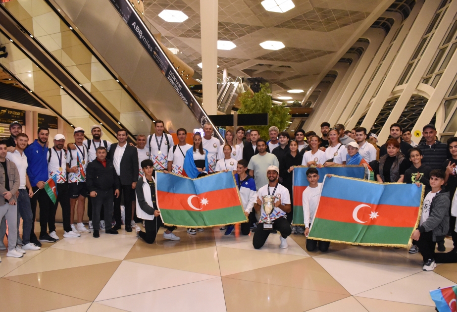 Çimərlik voleybolu üzrə Avropa Kubokunun qalibləri Vətənə qayıdıb