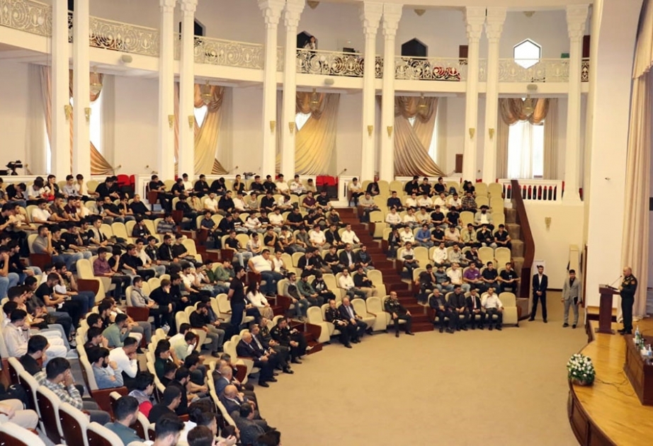 Milli Müdafiə Universitetinin nümayəndə heyəti tələbələrlə görüşüb