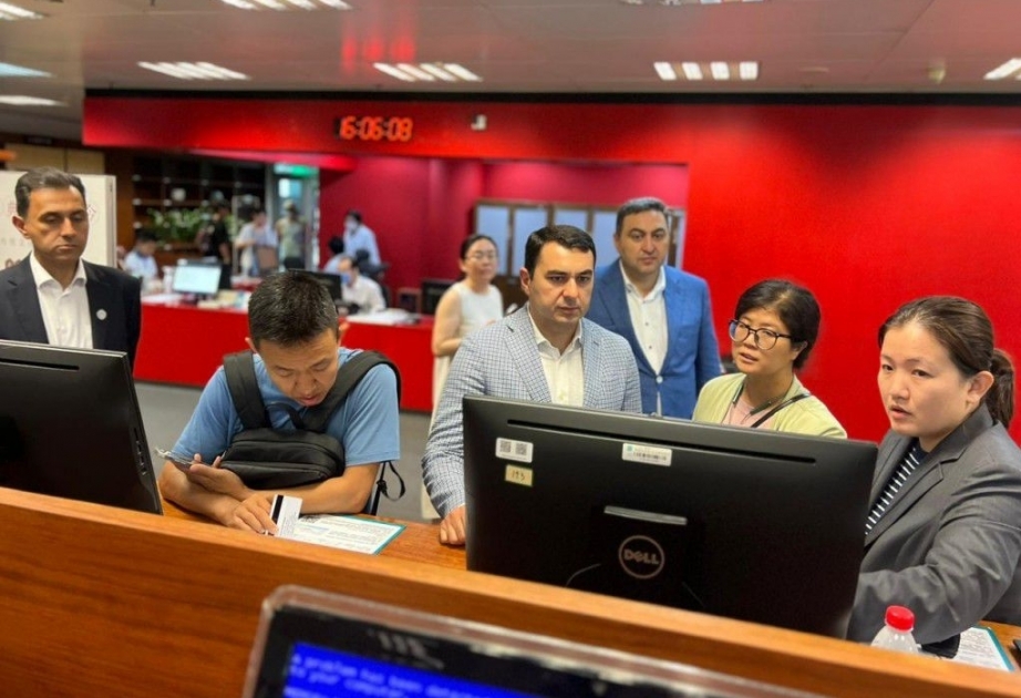阿塞拜疆代表团参观中国国家图书馆