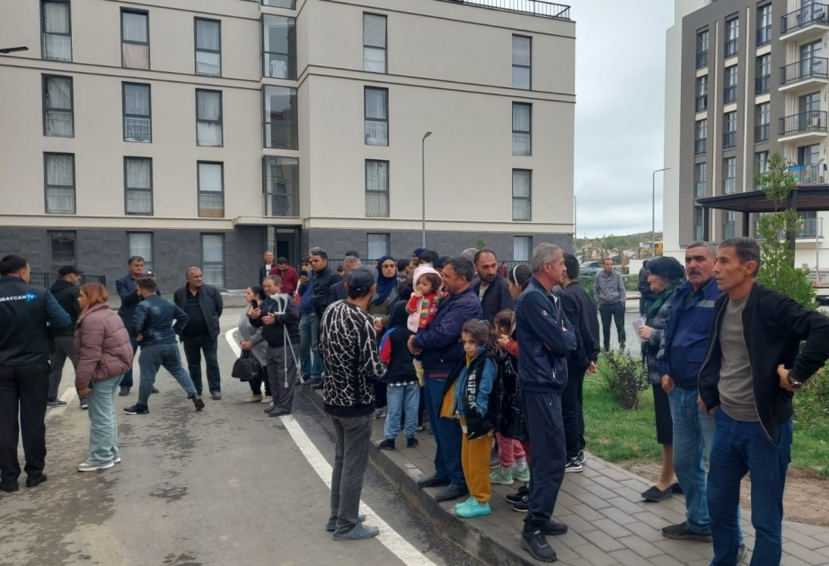 21 семья, выехавшая сегодня в город Физули из Баку, прибыла в родной край