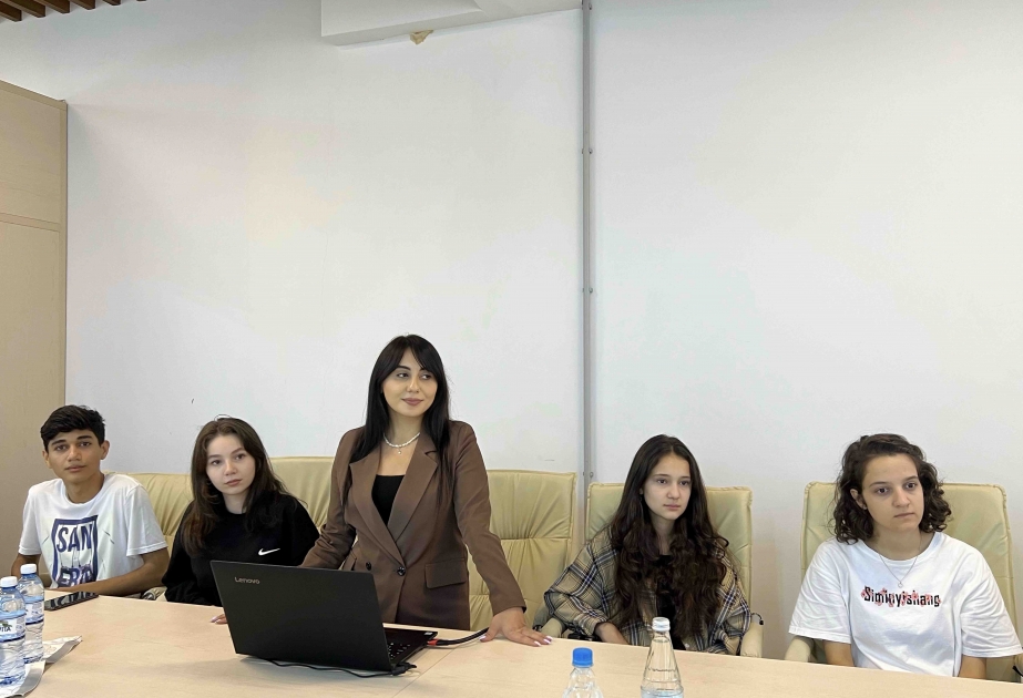 ADNSU: Birinci kurs tələbələri Azİİ e-Kitab Evində