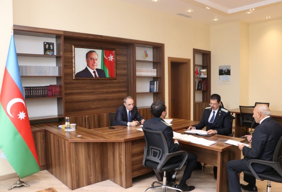 Baş prokuror Gəncə şəhərində vətəndaşlarla görüşüb