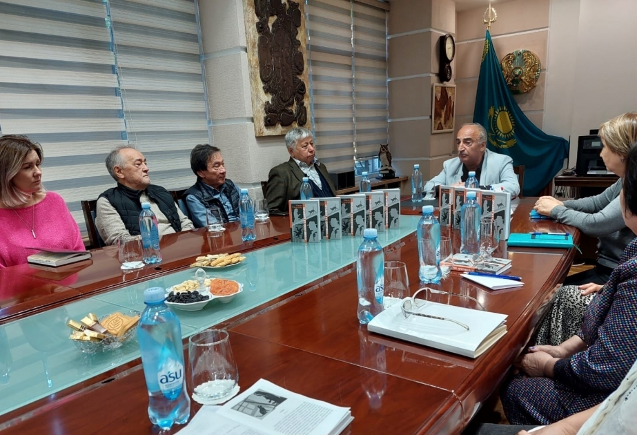 Almatıda Azərbaycanın Xalq yazıçısı Natiq Rəsulzadənin kitablarının təqdimatı olub