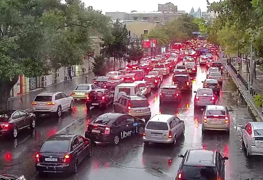 Paytaxtın bir sıra yollarında sıxlıq müşahidə olunur