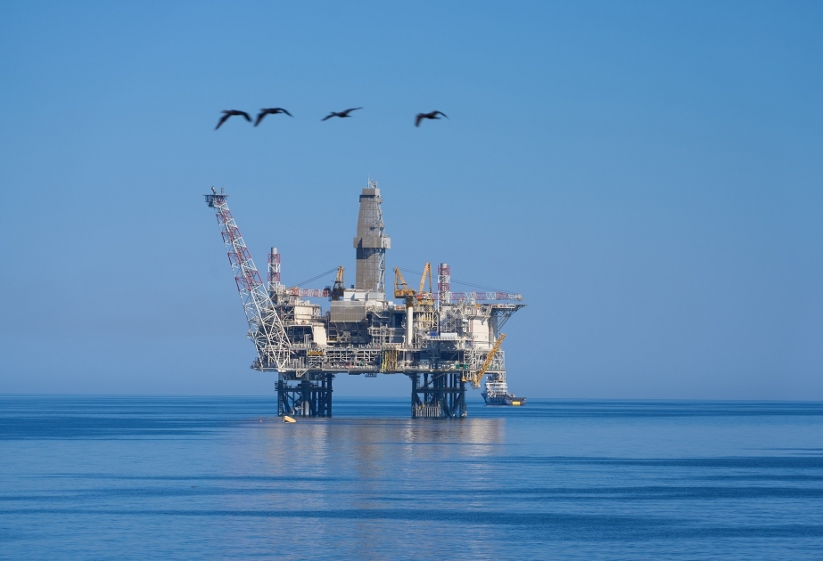Azerbaijani oil price drops in world markets