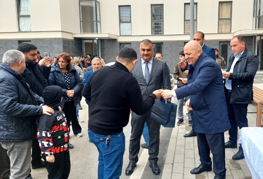 Otras 21 familias que regresaron a la ciudad de Fuzuli recibieron las llaves de sus casas