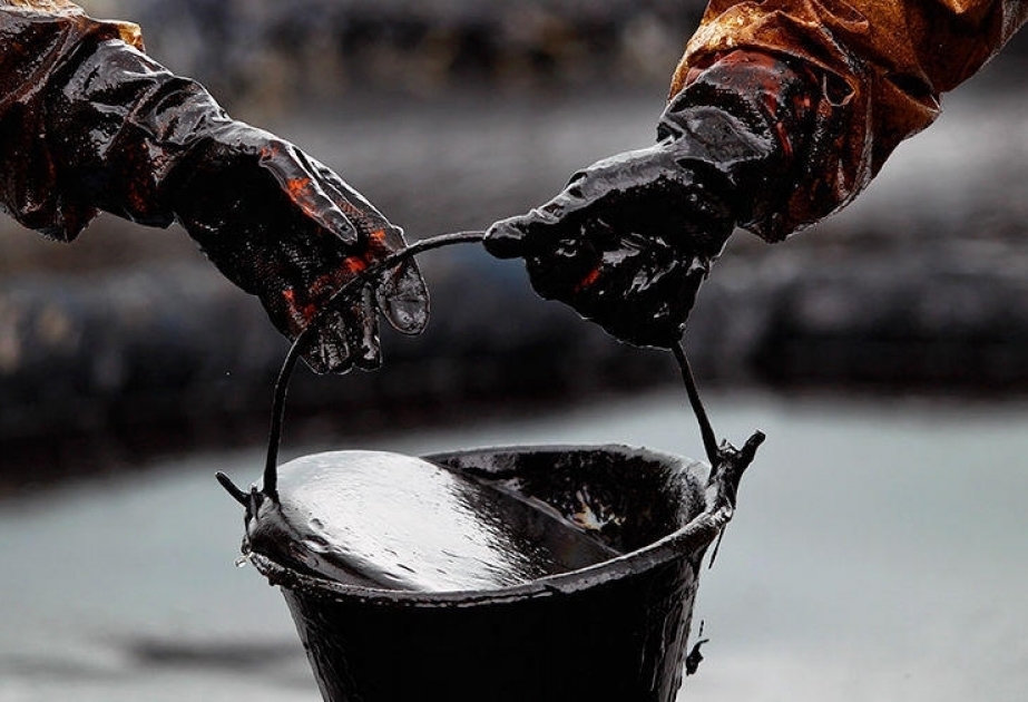 Azerbaijani oil price climbs above $92