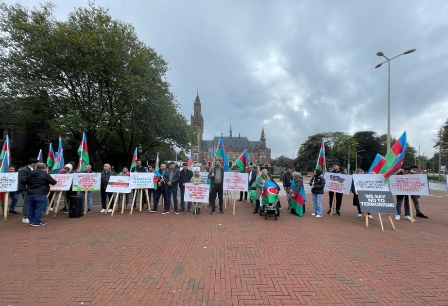 La comunidad azerbaiyana celebró una protesta frente a la Corte Internacional de Justicia