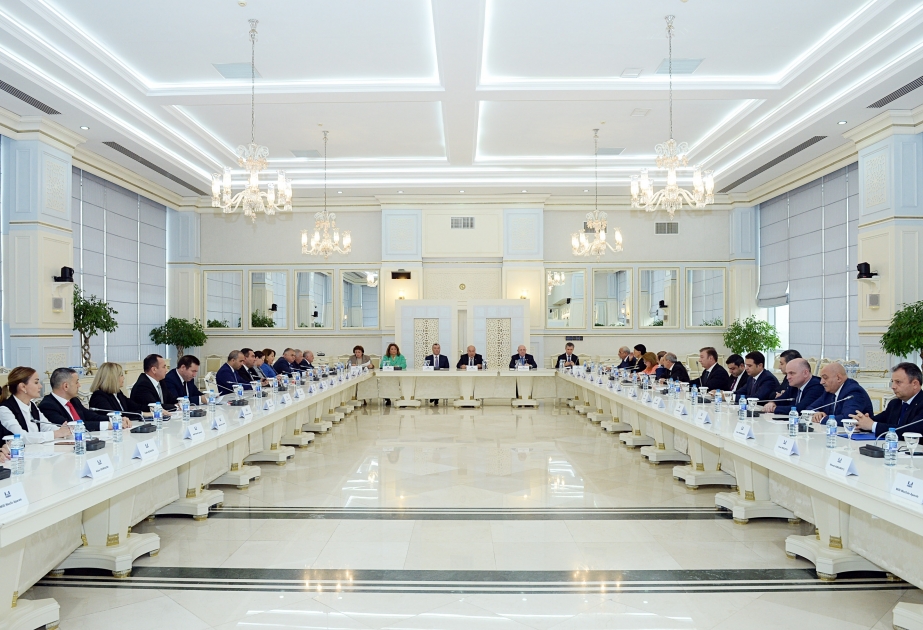 В парламенте проходит конференция на тему «Гейдар Алиев – 100: современный Азербайджан – государство социального благоденствия и социальной справедливости»
