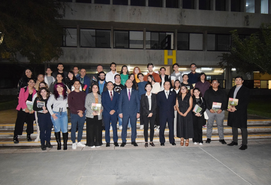 Embajador de Azerbaiyán imparte una conferencia a estudiantes de la universidad más prestigiosa de México