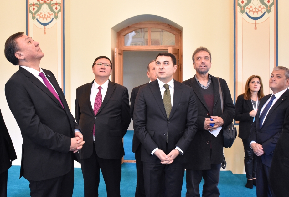 I Türk Dünyası Mədəniyyət Forumunun iştirakçıları Şuşada Saatlı məscidini ziyarət ediblər