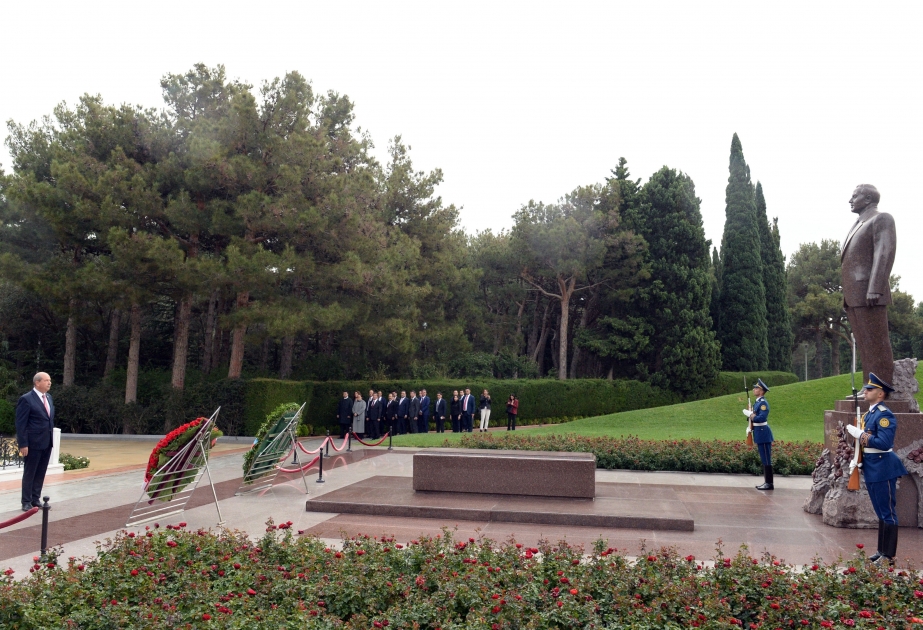 El Presidente de la República Turca del Norte de Chipre visitó la tumba del gran líder Heydar Aliyev, el Callejón de Mártires y el monumento a los guerreros turcos