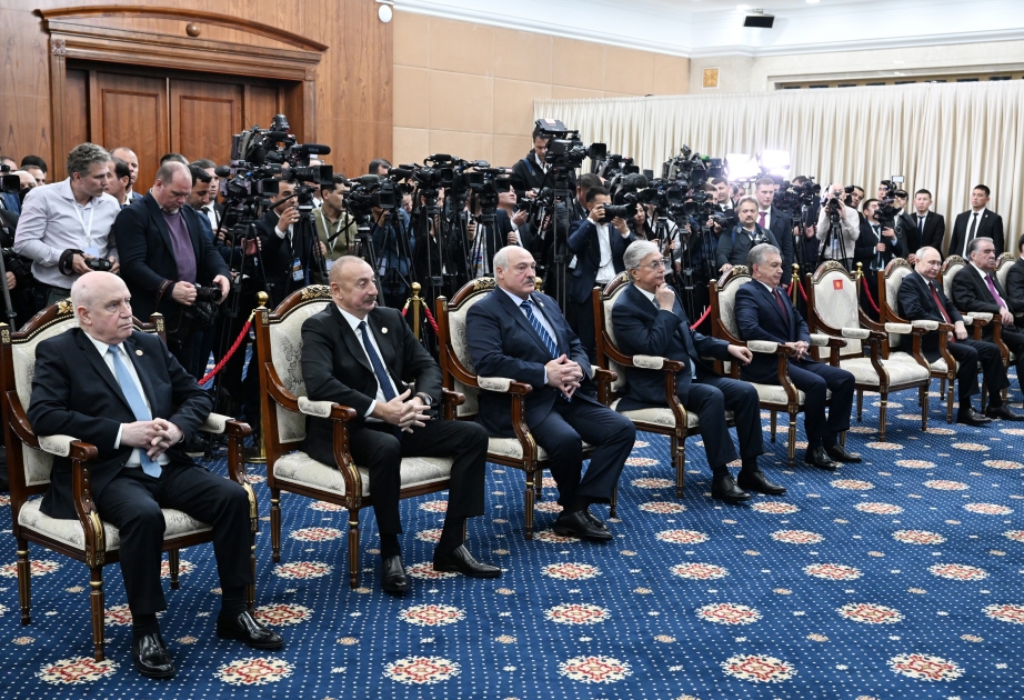 El Presidente de Azerbaiyán asistió a la ceremonia de entrega de premios al Presidente de Uzbekistán