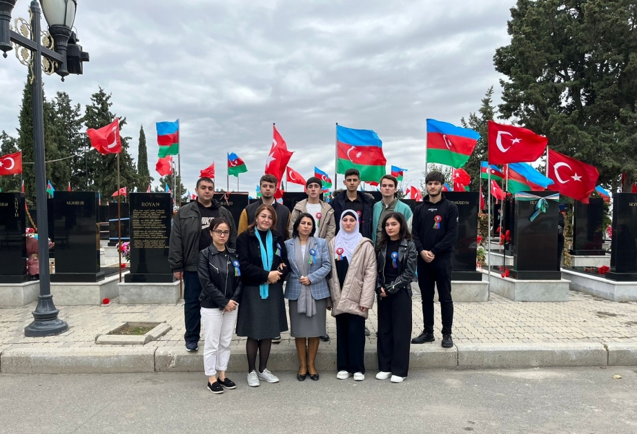 BDU-nun kollektivi Gəncədə şəhid Erkin Hüseynovun məzarını ziyarət edib