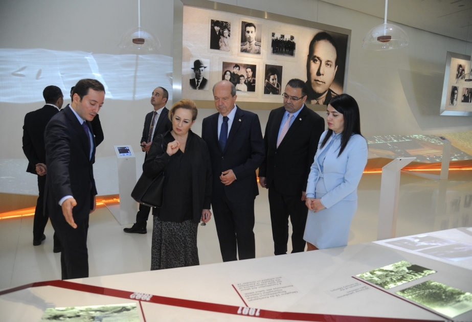 El Presidente de Chipre del Norte visita el Centro Heydar Aliyev