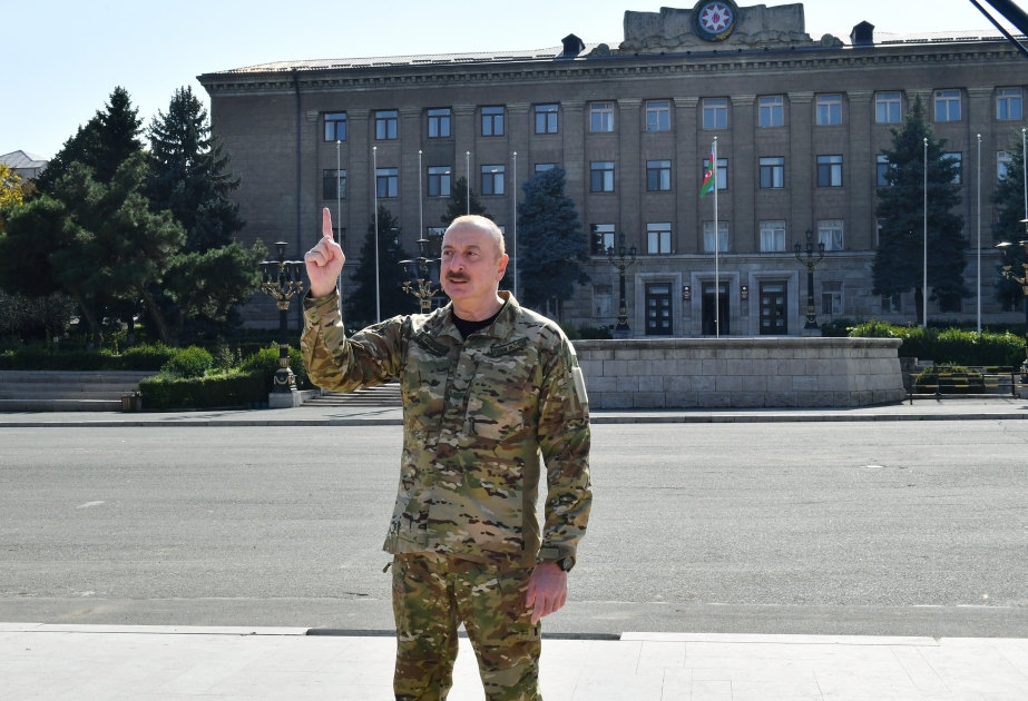 Presidente Ilham Aliyev: “Hoy estamos en el centro de Khankandi, bajo la bandera de Azerbaiyán, este es un acontecimiento histórico”
