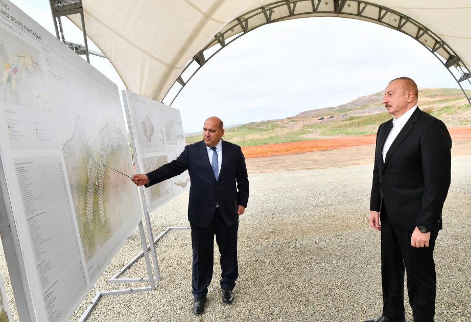 Presidente Ilham Aliyev coloca la primera piedra de la aldea de Juvarli en Fuzuli