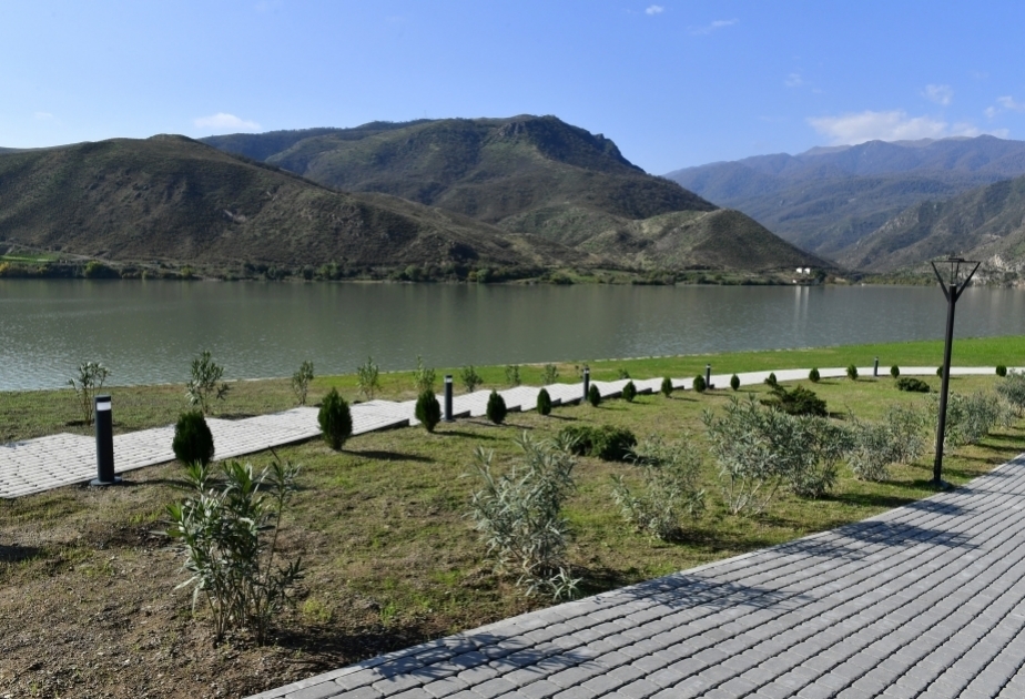 Se organiza una visita para los representantes de los medios de comunicación al nuevo parque recreativo de Sugovushan