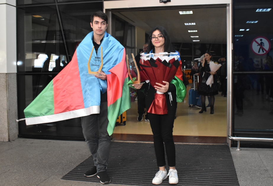 Dünya çempionu olan Azərbaycan şahmatçıları Vətənə qayıdıblar