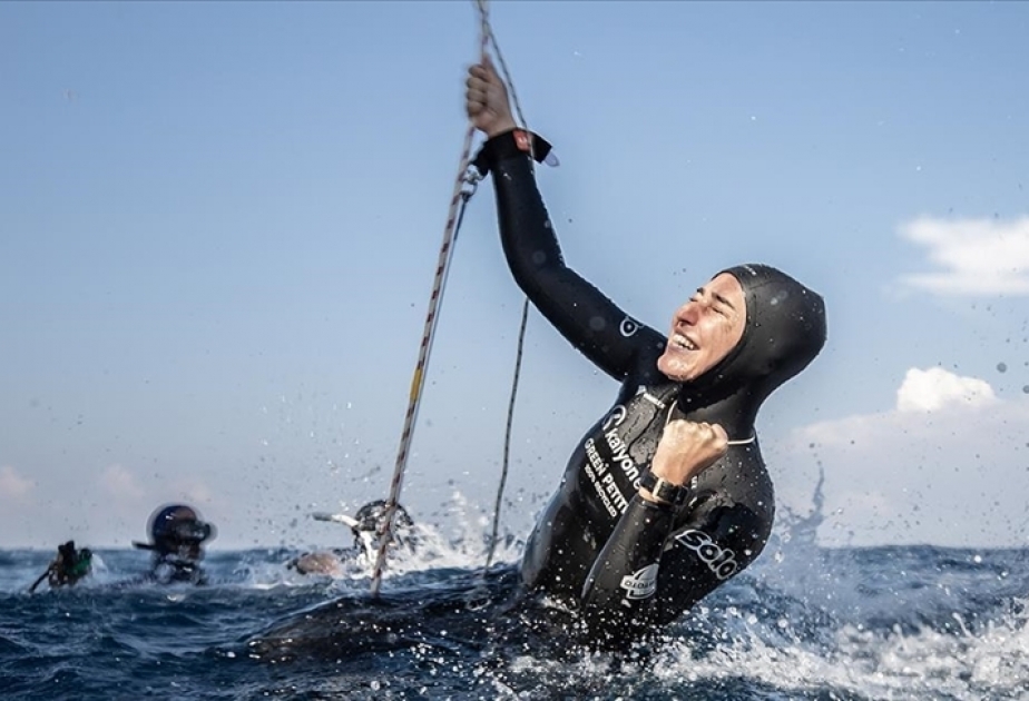 Turkish diver Sahika Ercumen sets world record on republic's 100th anniversary
