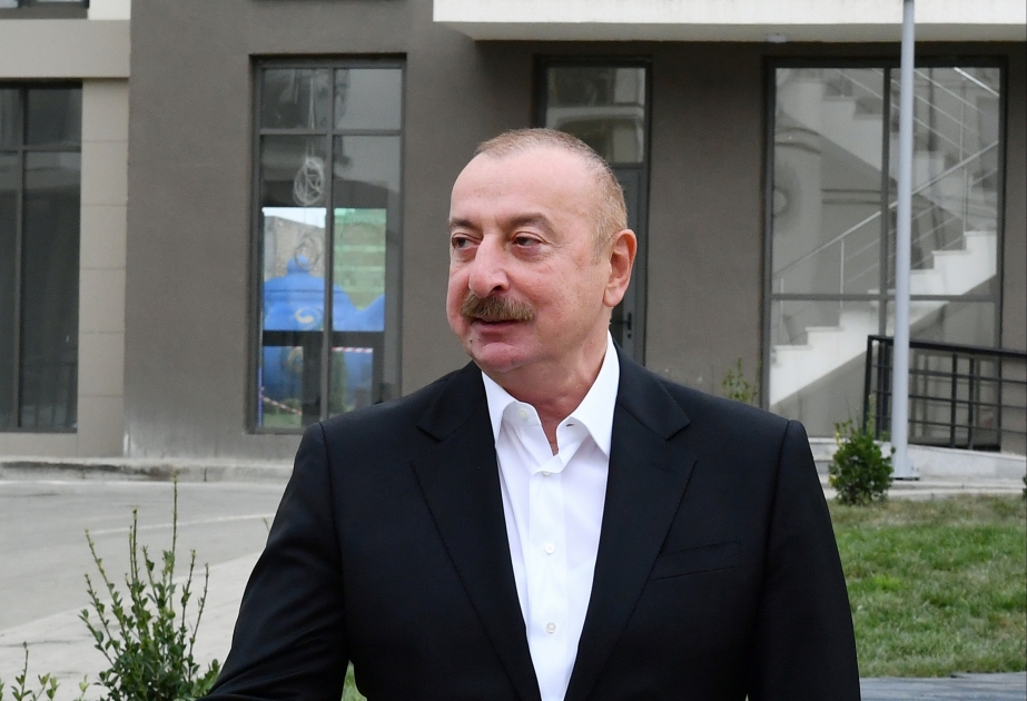 Le président Ilham Aliyev a une fois de plus rendu hommage aux martyrs lors de sa rencontre avec les habitants de Fuzouli