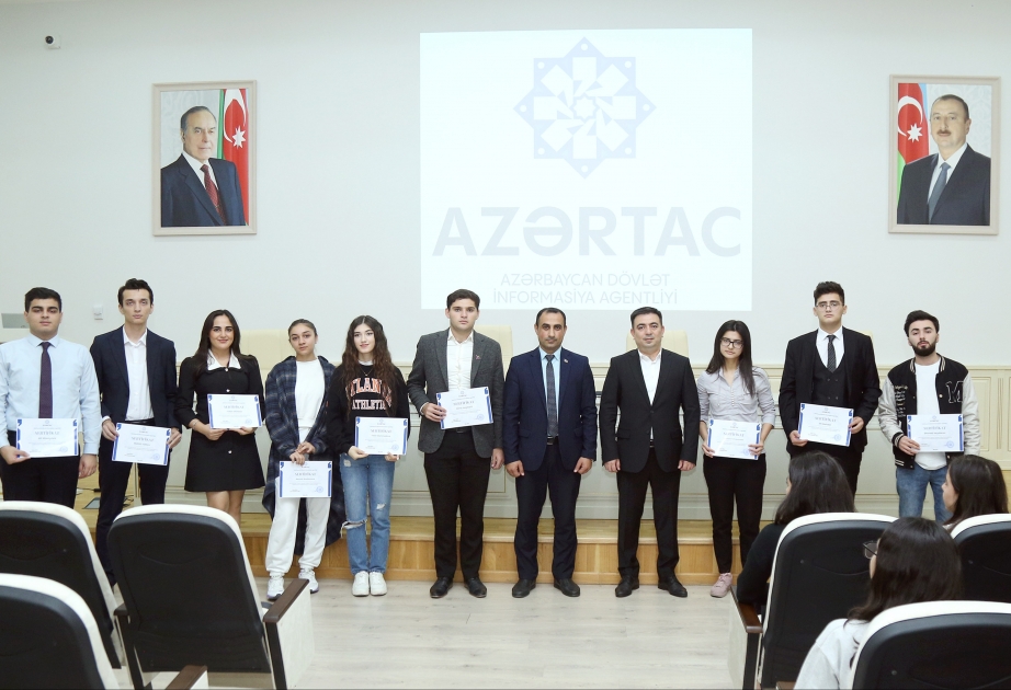 AZƏRTAC-ın təcrübə proqramında iştirak edən tələbələrə sertifikatlar təqdim olunub VİDEO